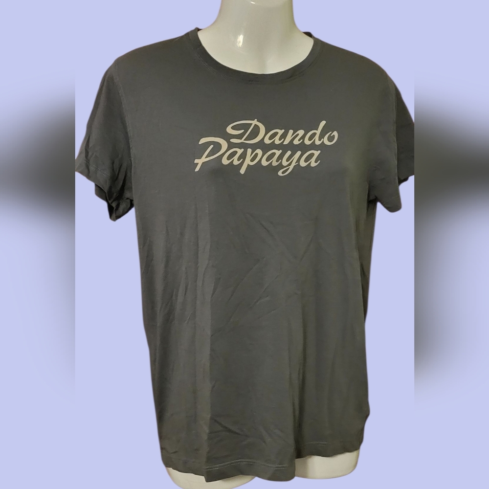 Gray Short Sleeve Tee with Dando Papaya Script Design #16